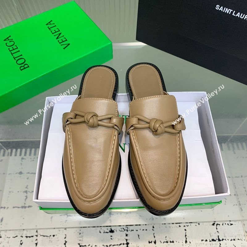 Bottega Veneta Astaire Flat Mules in Calfskin Leather with One-Tone Knot Beige 2025 (KER-250823049)