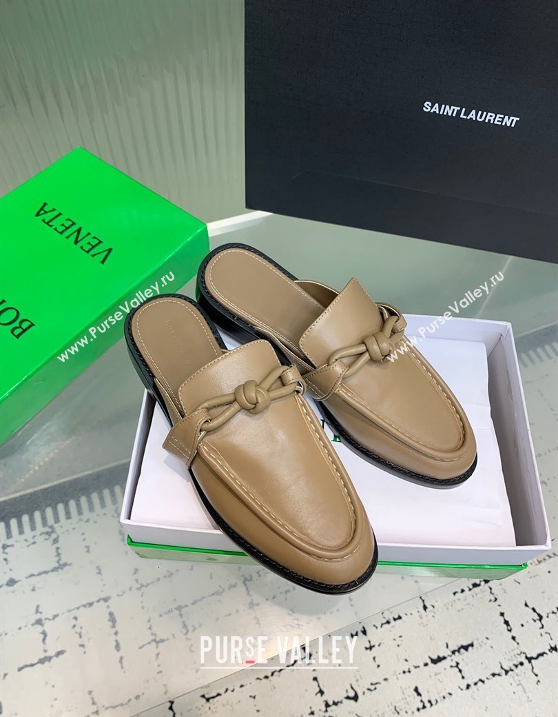 Bottega Veneta Astaire Flat Mules in Calfskin Leather with One-Tone Knot Beige 2025 (KER-250823049)