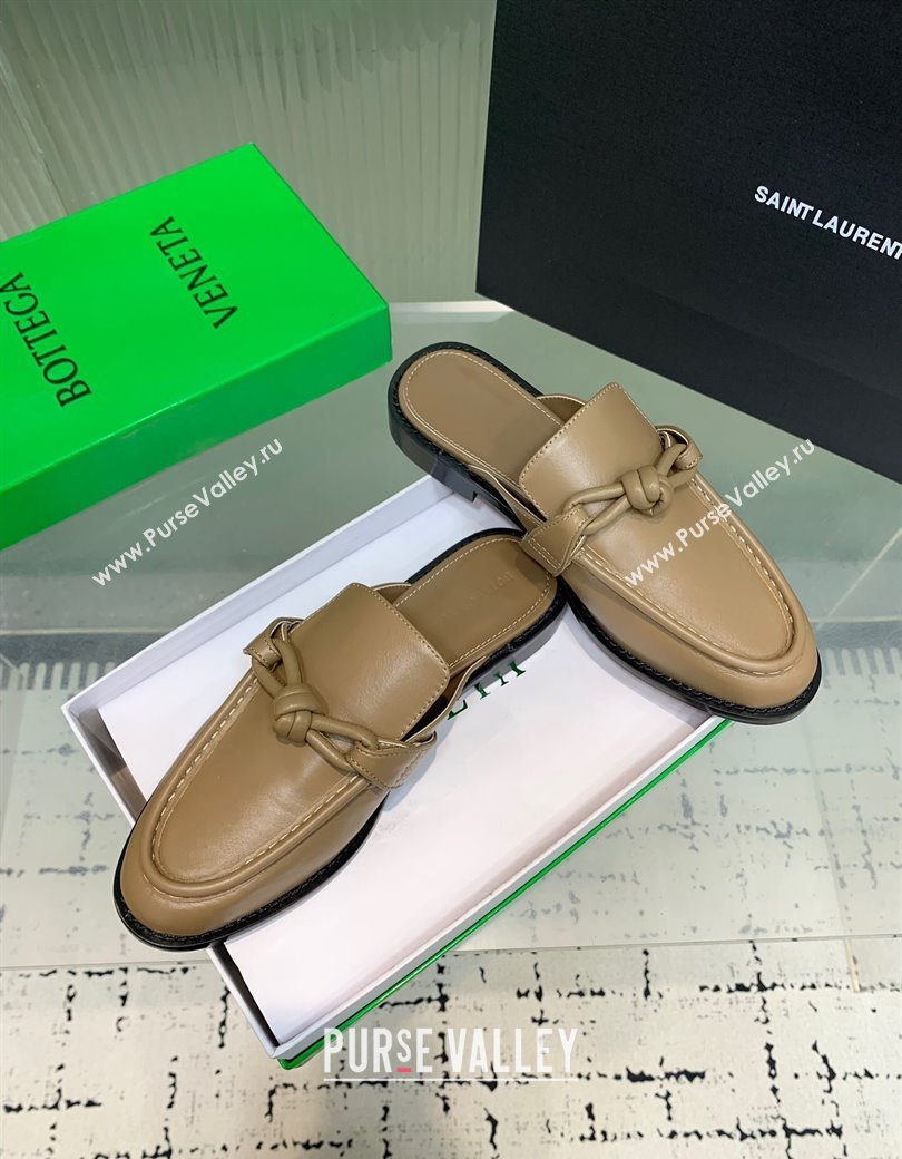 Bottega Veneta Astaire Flat Mules in Calfskin Leather with One-Tone Knot Beige 2025 (KER-250823049)