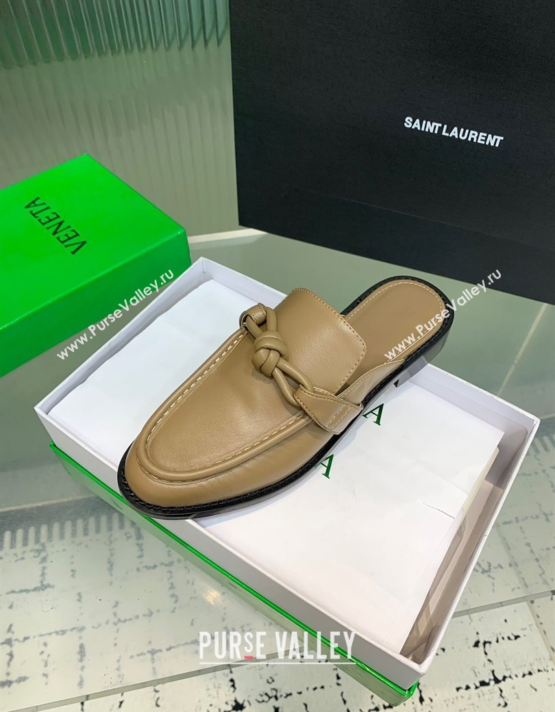 Bottega Veneta Astaire Flat Mules in Calfskin Leather with One-Tone Knot Beige 2025 (KER-250823049)