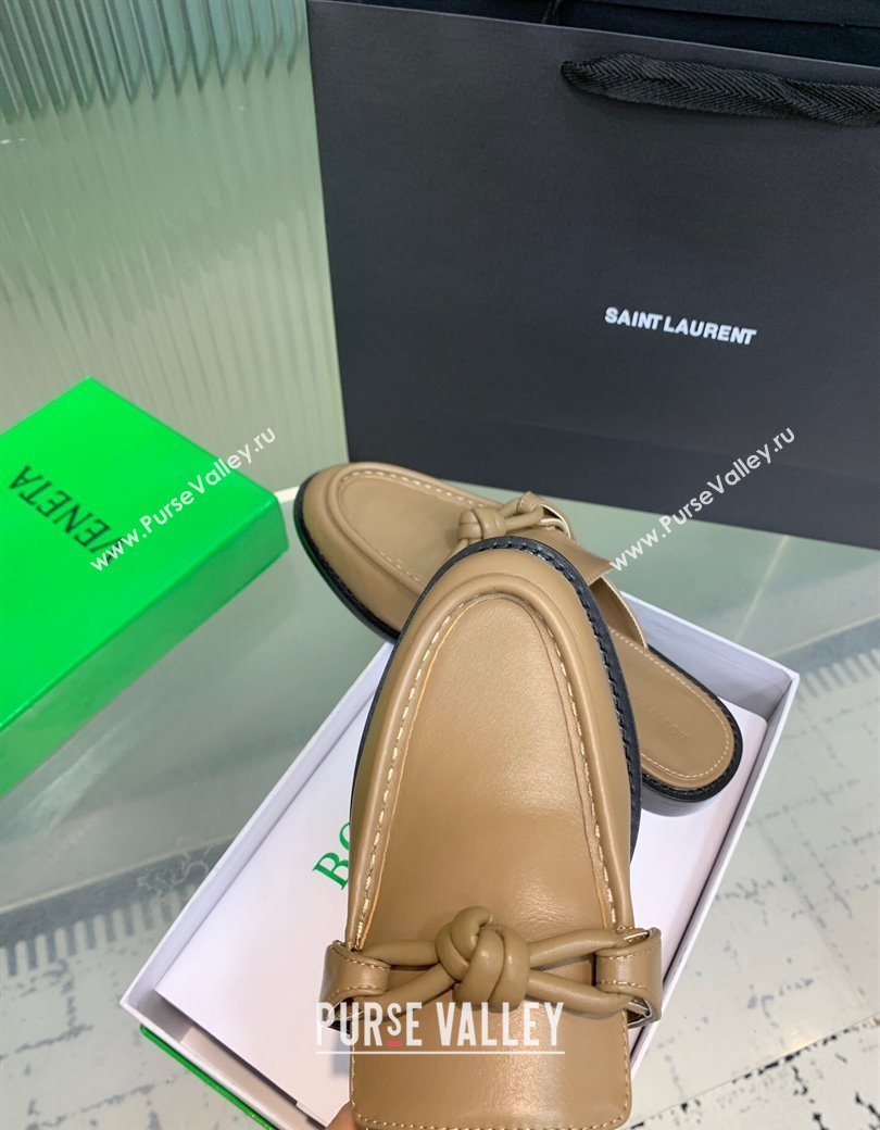 Bottega Veneta Astaire Flat Mules in Calfskin Leather with One-Tone Knot Beige 2025 (KER-250823049)