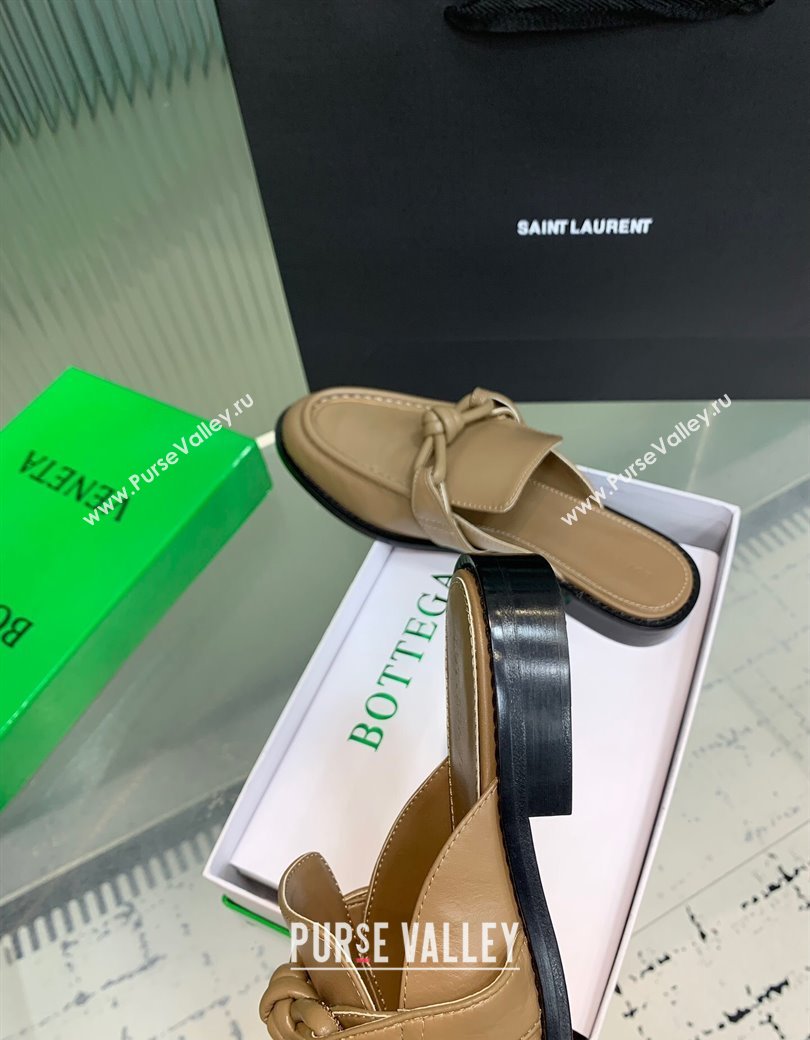 Bottega Veneta Astaire Flat Mules in Calfskin Leather with One-Tone Knot Beige 2025 (KER-250823049)