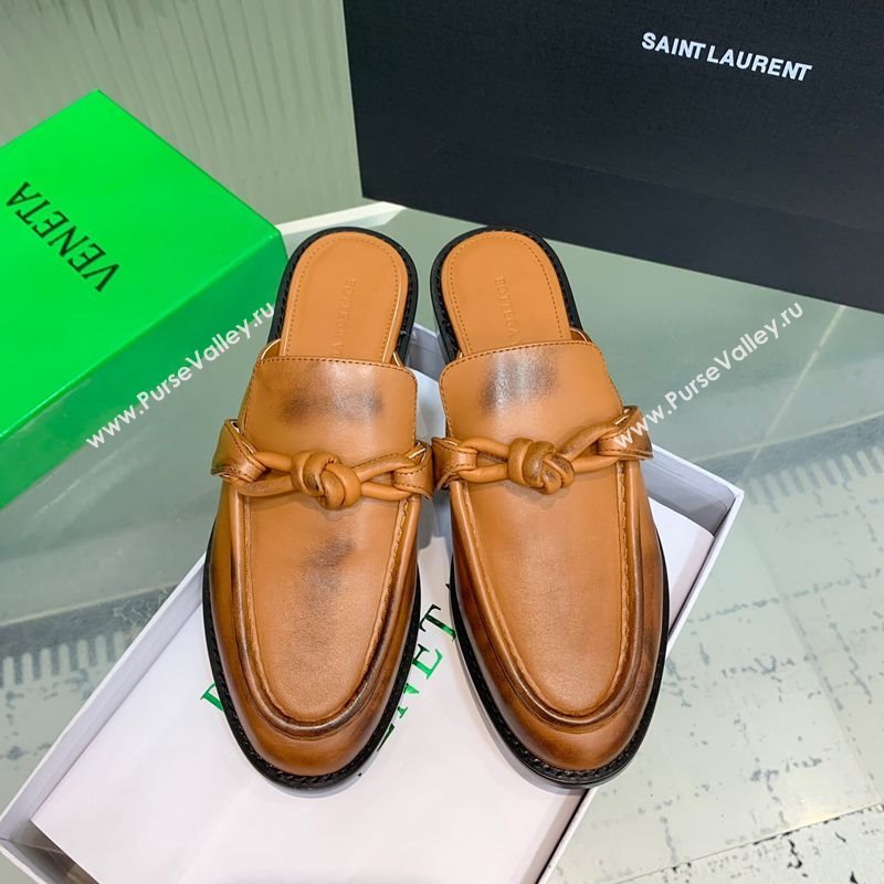 Bottega Veneta Astaire Flat Mules in Faded Calfskin with One-Tone Knot Brown 2025 (KER-250823052)