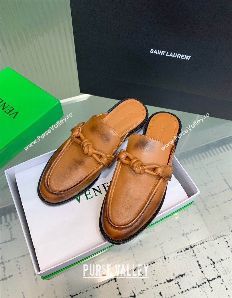 Bottega Veneta Astaire Flat Mules in Faded Calfskin with One-Tone Knot Brown 2025 (KER-250823052)