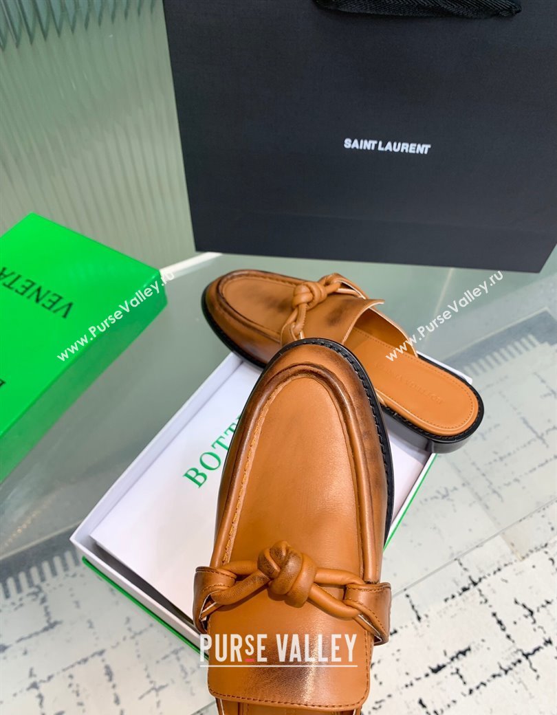 Bottega Veneta Astaire Flat Mules in Faded Calfskin with One-Tone Knot Brown 2025 (KER-250823052)