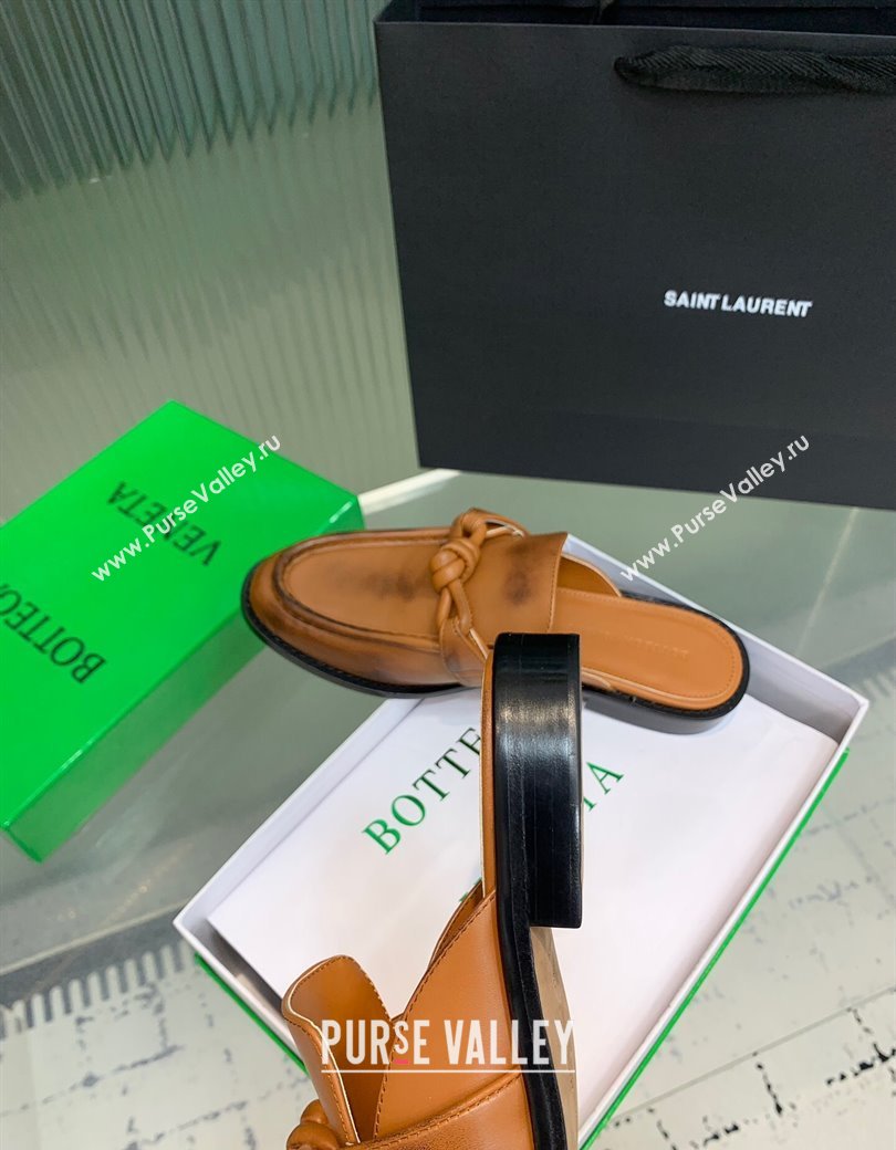 Bottega Veneta Astaire Flat Mules in Faded Calfskin with One-Tone Knot Brown 2025 (KER-250823052)