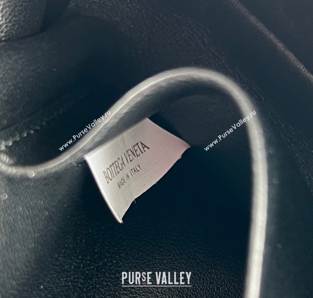 Bottega Veneta Small Soft Vanity Bag in Intrecciato Leather Black 2025 843800 (WT-250924002)