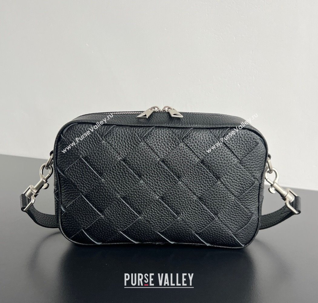 Bottega Veneta Mens Small Camera Bag in Grained Intrecciato Leather Black 2025 755923 (WT-250924032)