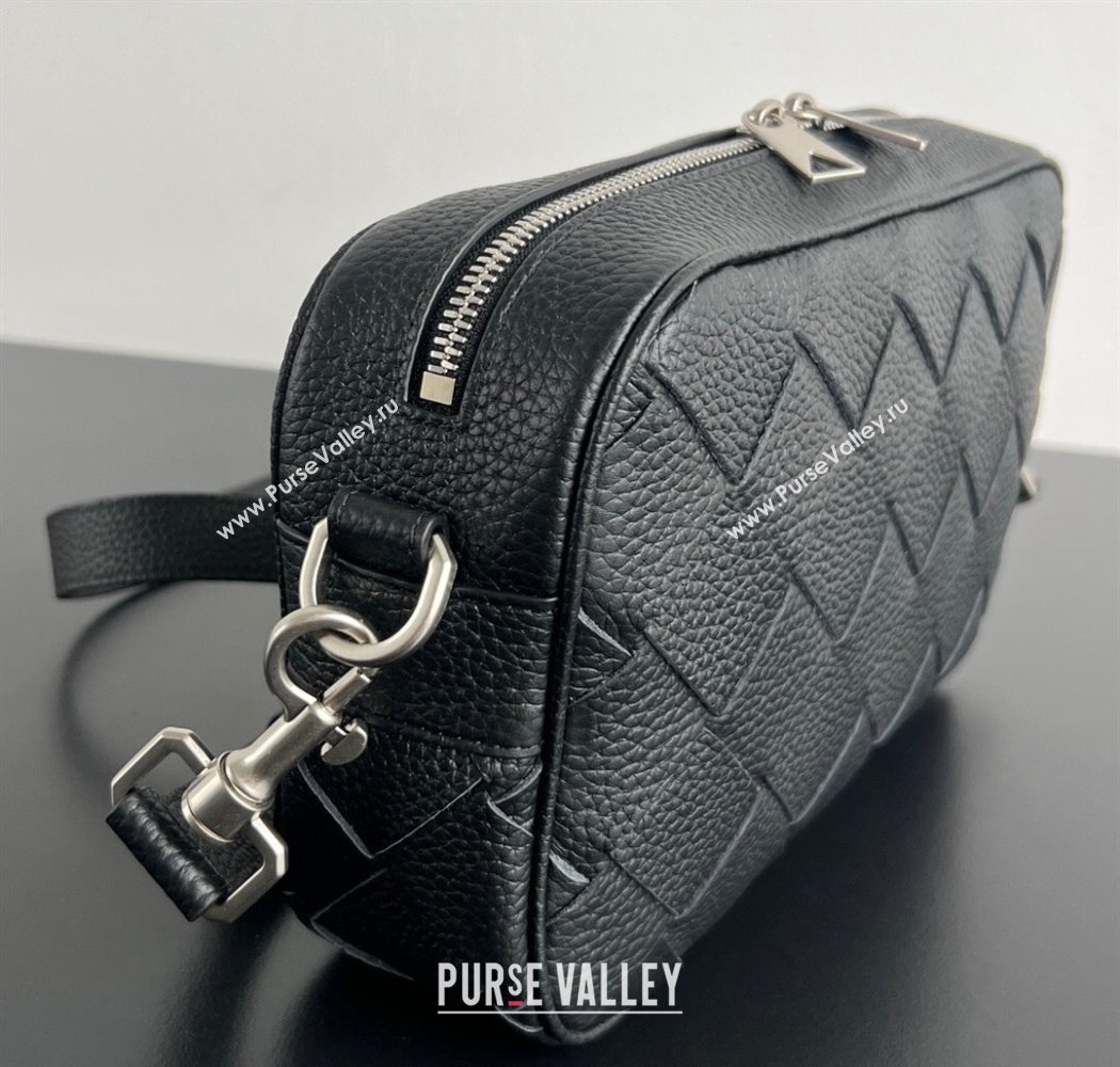 Bottega Veneta Mens Small Camera Bag in Grained Intrecciato Leather Black 2025 755923 (WT-250924032)