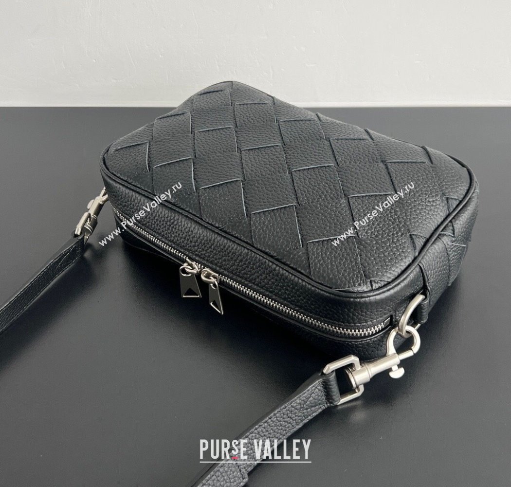 Bottega Veneta Mens Small Camera Bag in Grained Intrecciato Leather Black 2025 755923 (WT-250924032)