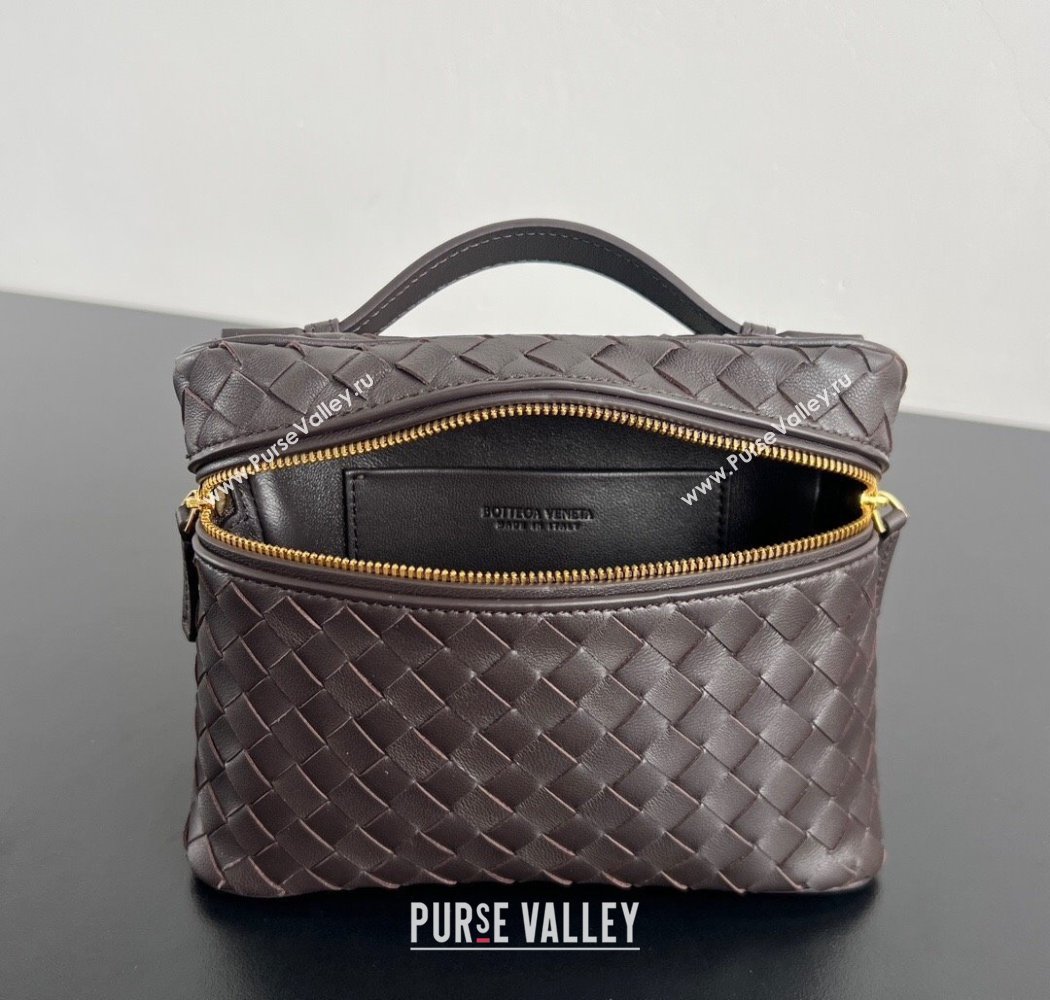 Bottega Veneta Small Soft Vanity Bag in Intrecciato Leather Fondant Brown 2025 843800 (WT-250924004)