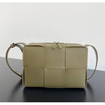 Bottega Veneta Mens Arco Camera Bag Bag in Intrecciato Leather Algae Green 2025 731165 (WT-250924034)