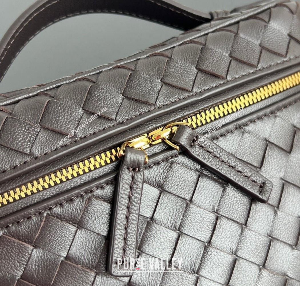 Bottega Veneta Small Soft Vanity Bag in Intrecciato Leather Fondant Brown 2025 843800 (WT-250924004)