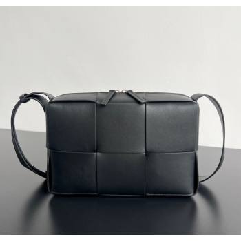 Bottega Veneta Mens Arco Camera Bag Bag in Intrecciato Smooth Leather Black 2025 731165 (WT-250924035)