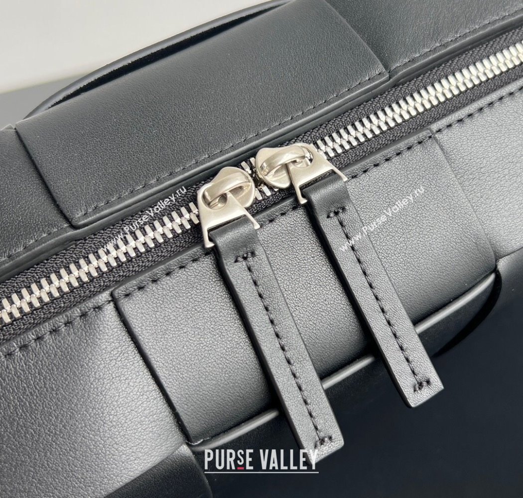 Bottega Veneta Mens Arco Camera Bag Bag in Intrecciato Smooth Leather Black 2025 731165 (WT-250924035)