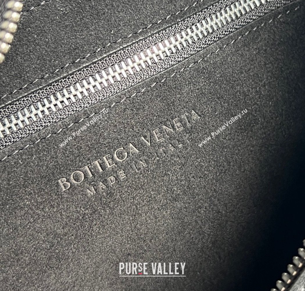 Bottega Veneta Mens Arco Camera Bag Bag in Intrecciato Smooth Leather Black 2025 731165 (WT-250924035)