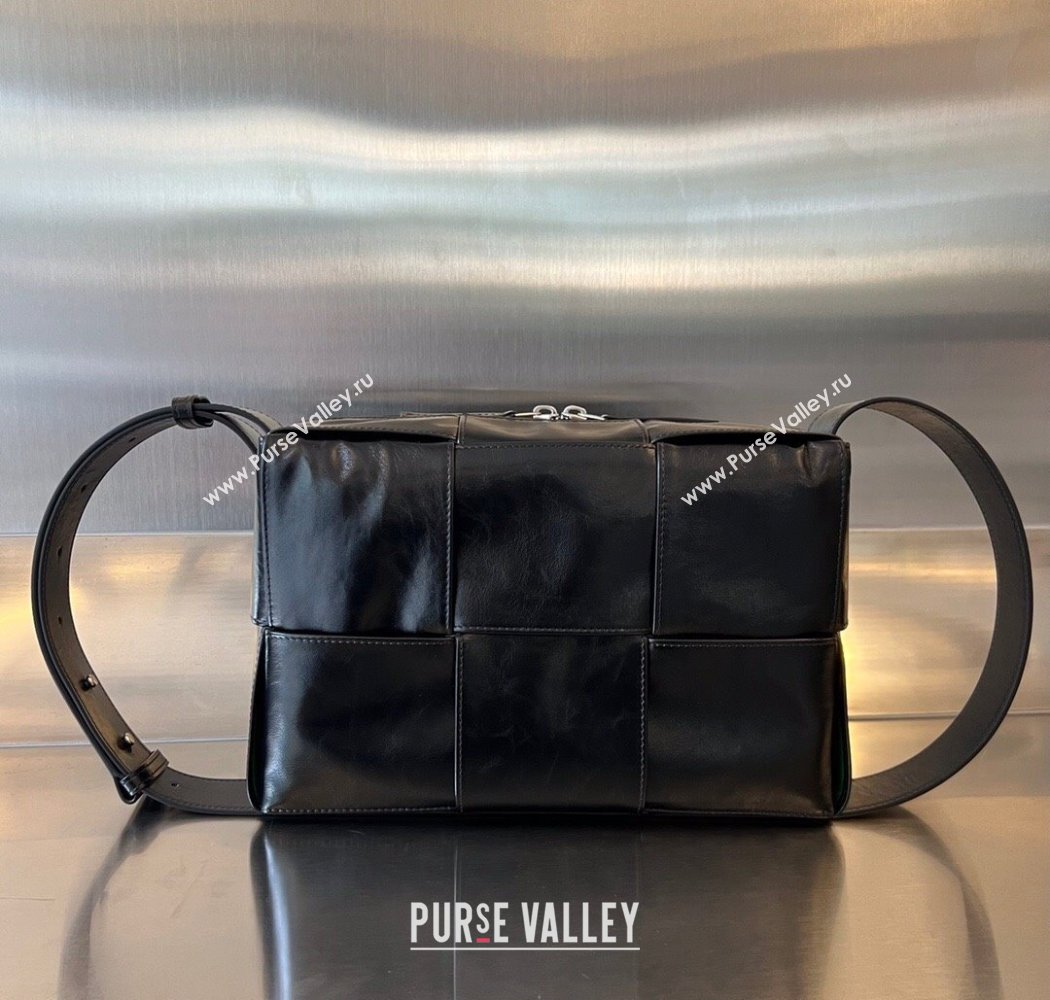 Bottega Veneta Mens Arco Camera Bag Bag in Intrecciato Leather Black2 2025 731165 (WT-250924036)