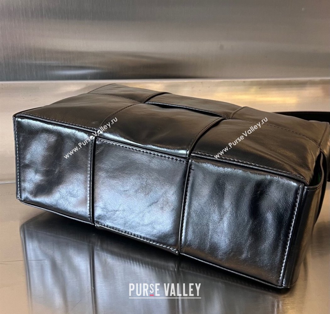 Bottega Veneta Mens Arco Camera Bag Bag in Intrecciato Leather Black2 2025 731165 (WT-250924036)