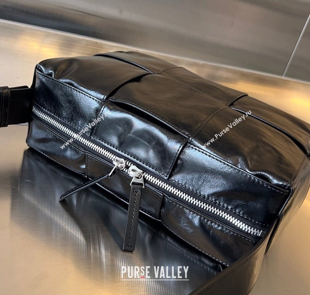 Bottega Veneta Mens Arco Camera Bag Bag in Intrecciato Leather Black2 2025 731165 (WT-250924036)