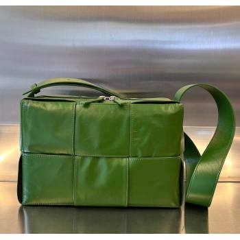 Bottega Veneta Mens Arco Camera Bag Bag in Intrecciato Leather Countryside Green 2025 731165 (WT-250924037)