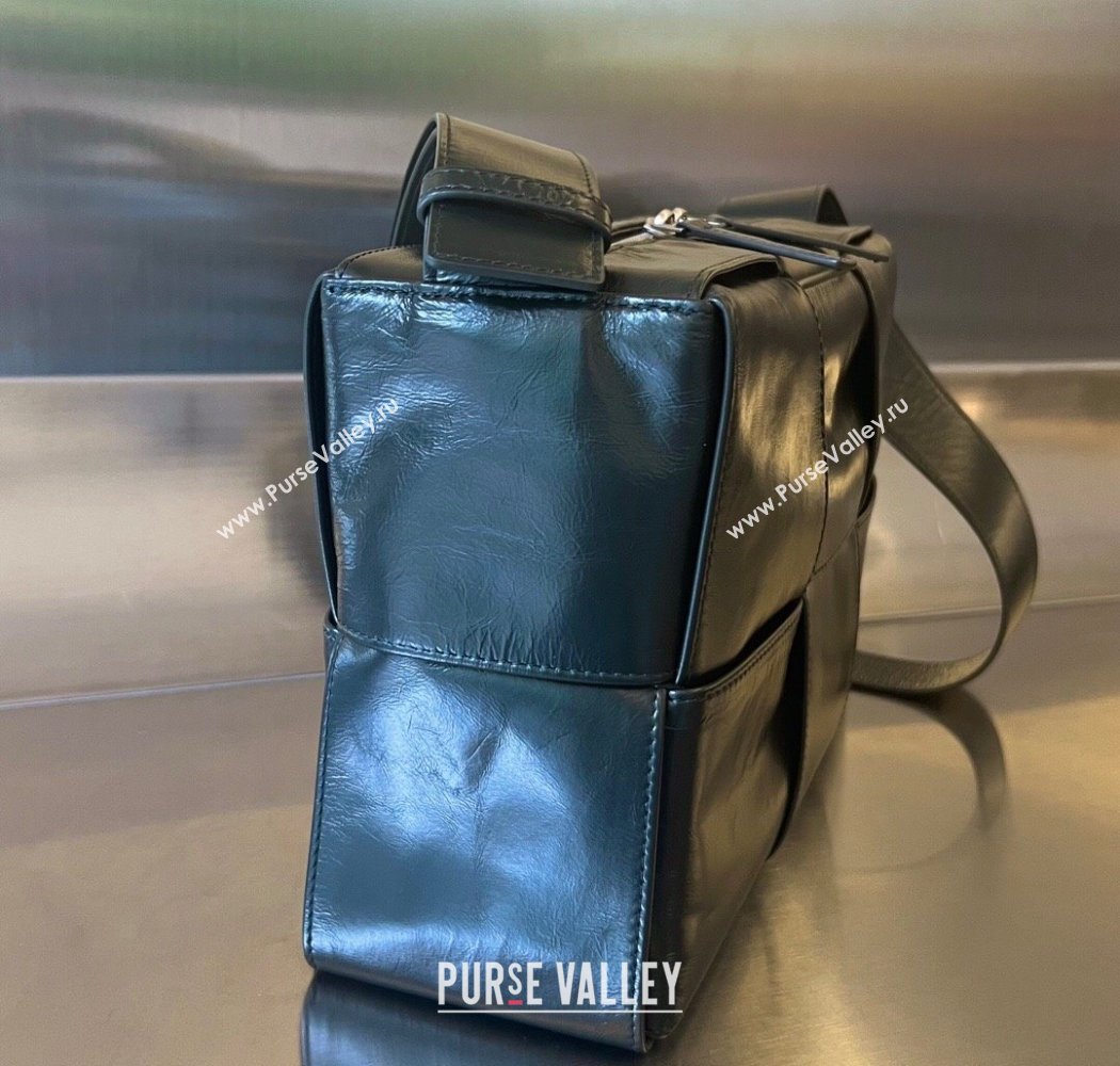 Bottega Veneta Mens Arco Camera Bag Bag in Intrecciato Leather Dark Green 2025 731165 (WT-250924038)