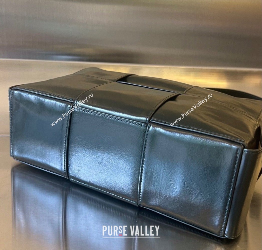 Bottega Veneta Mens Arco Camera Bag Bag in Intrecciato Leather Dark Green 2025 731165 (WT-250924038)