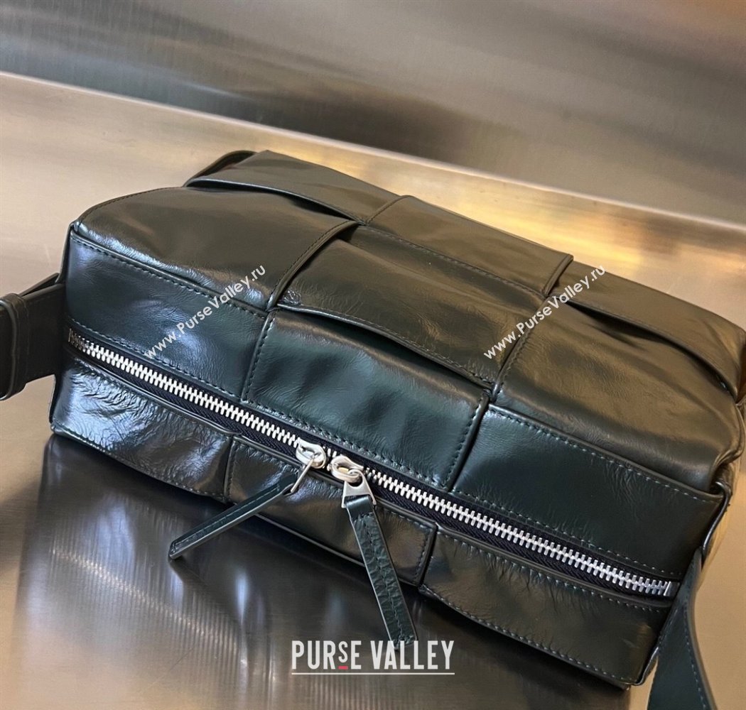 Bottega Veneta Mens Arco Camera Bag Bag in Intrecciato Leather Dark Green 2025 731165 (WT-250924038)