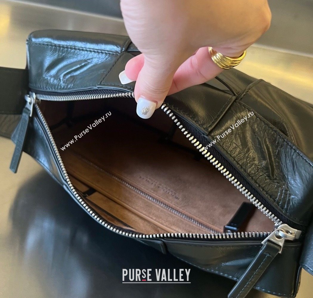 Bottega Veneta Mens Arco Camera Bag Bag in Intrecciato Leather Dark Green 2025 731165 (WT-250924038)