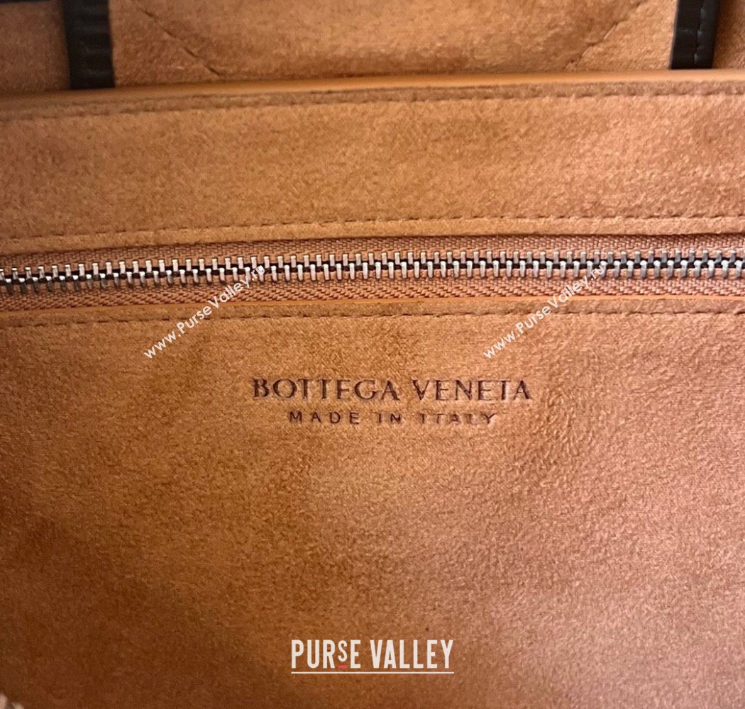 Bottega Veneta Mens Arco Camera Bag Bag in Intrecciato Leather Dark Green 2025 731165 (WT-250924038)