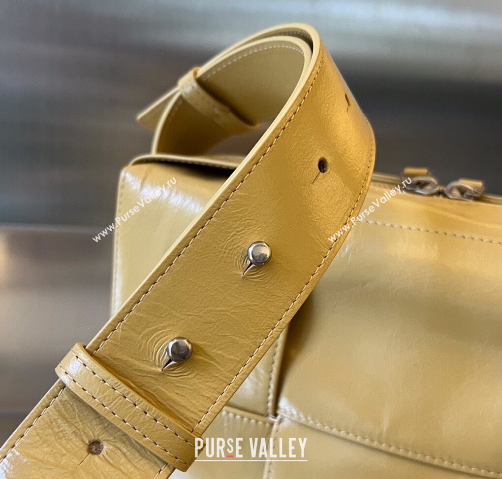 Bottega Veneta Mens Arco Camera Bag Bag in Intrecciato Leather Cassawa Yellow 2025 731165 (WT-250924039)