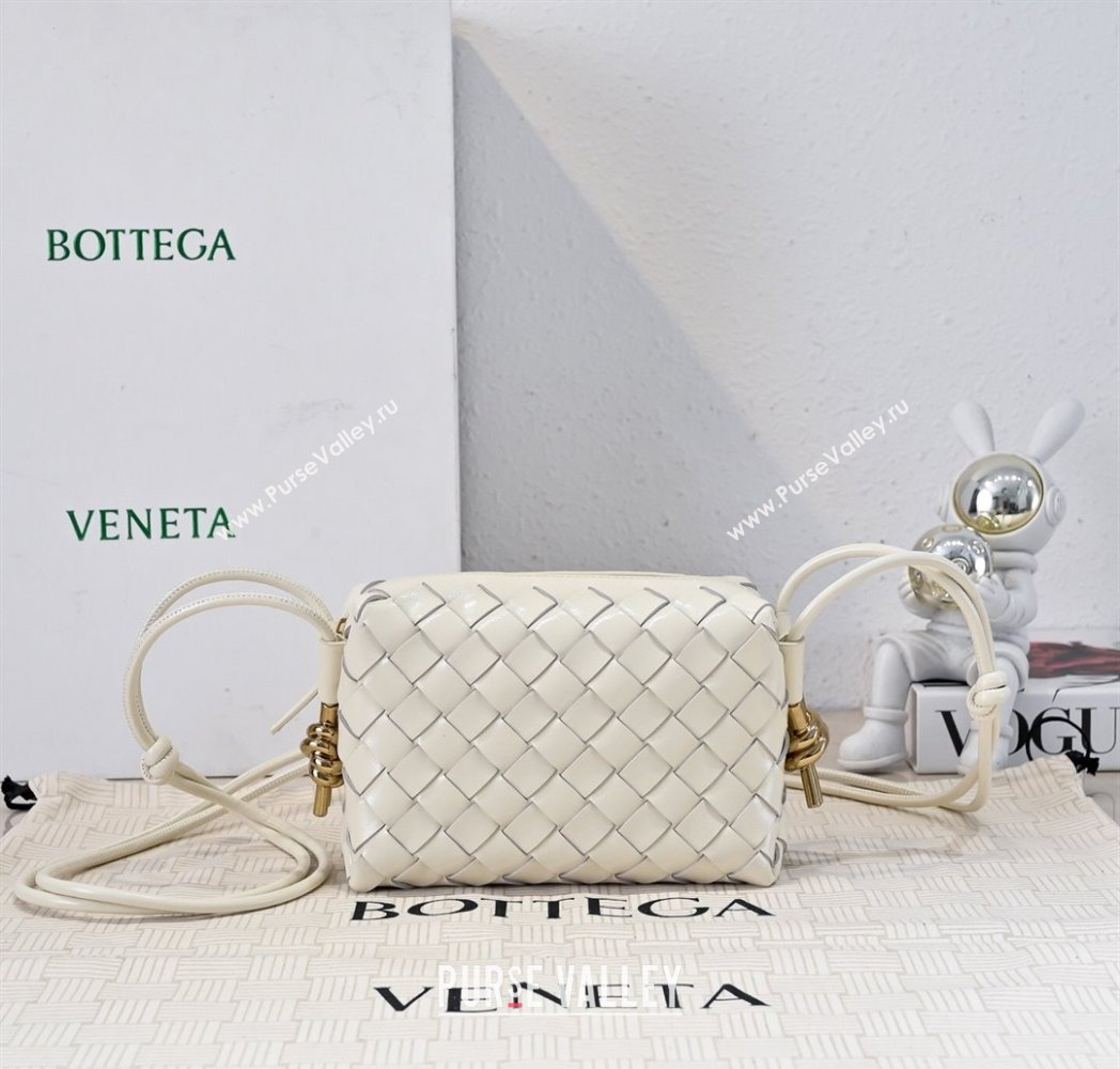 Bottega Veneta Mini Loop Camera Bag in Intrecciato Leather White 2025 723547 (WT-250924043)