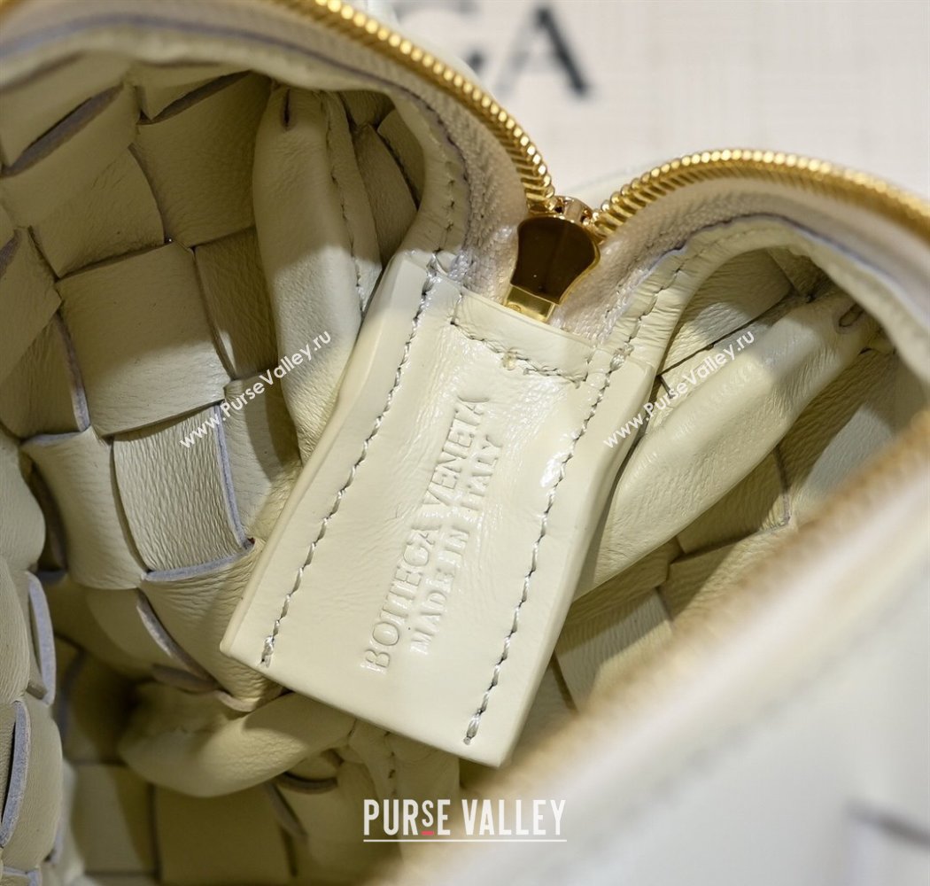 Bottega Veneta Mini Loop Camera Bag in Intrecciato Leather White 2025 723547 (WT-250924043)