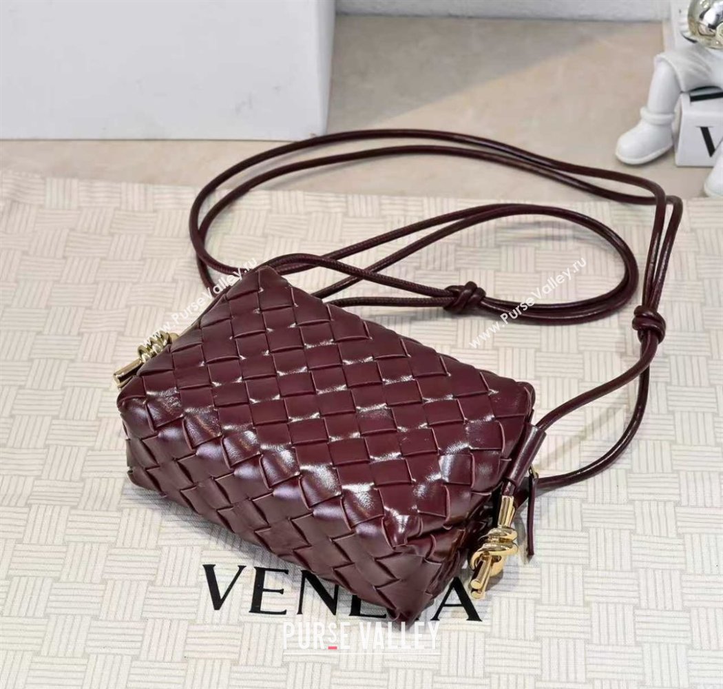 Bottega Veneta Mini Loop Camera Bag in Intrecciato Leather Burgundy 2025 723547 (WT-250924044)
