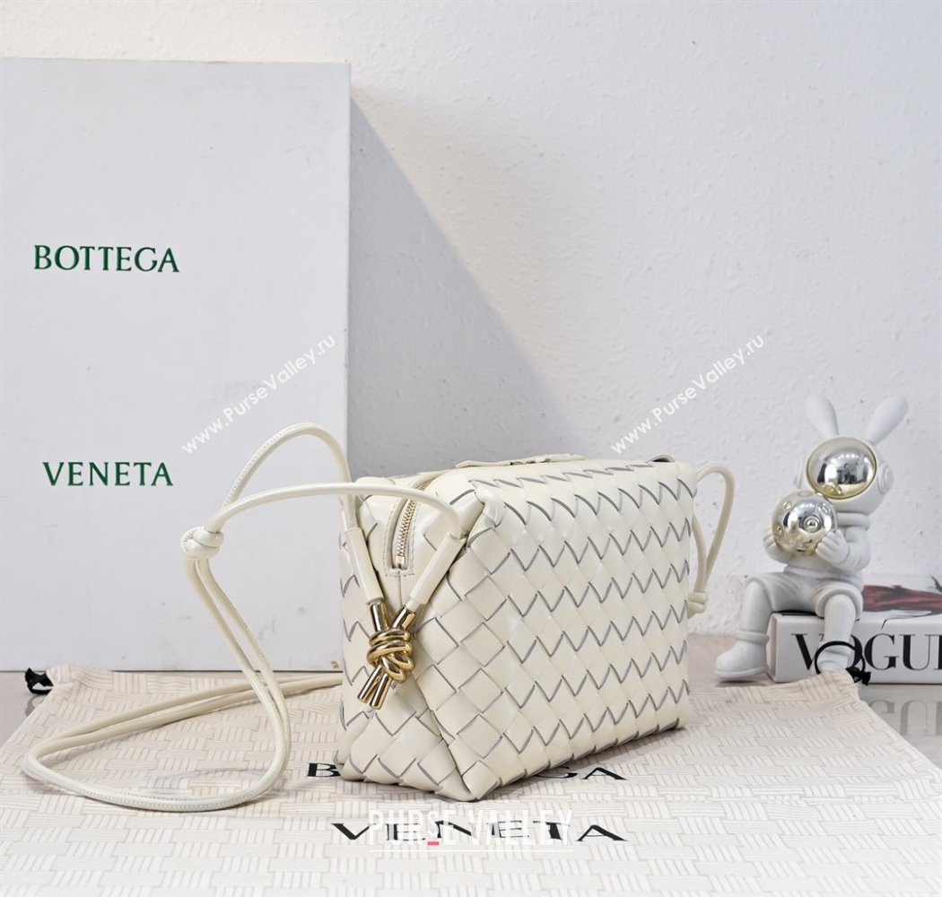 Bottega Veneta Loop Camera Bag in Intrecciato Leather White 2025 723548 (WT-250924040)