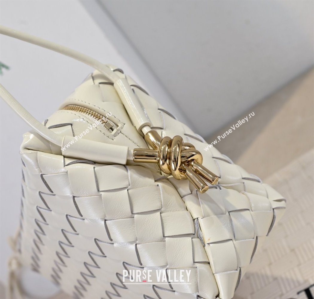 Bottega Veneta Loop Camera Bag in Intrecciato Leather White 2025 723548 (WT-250924040)