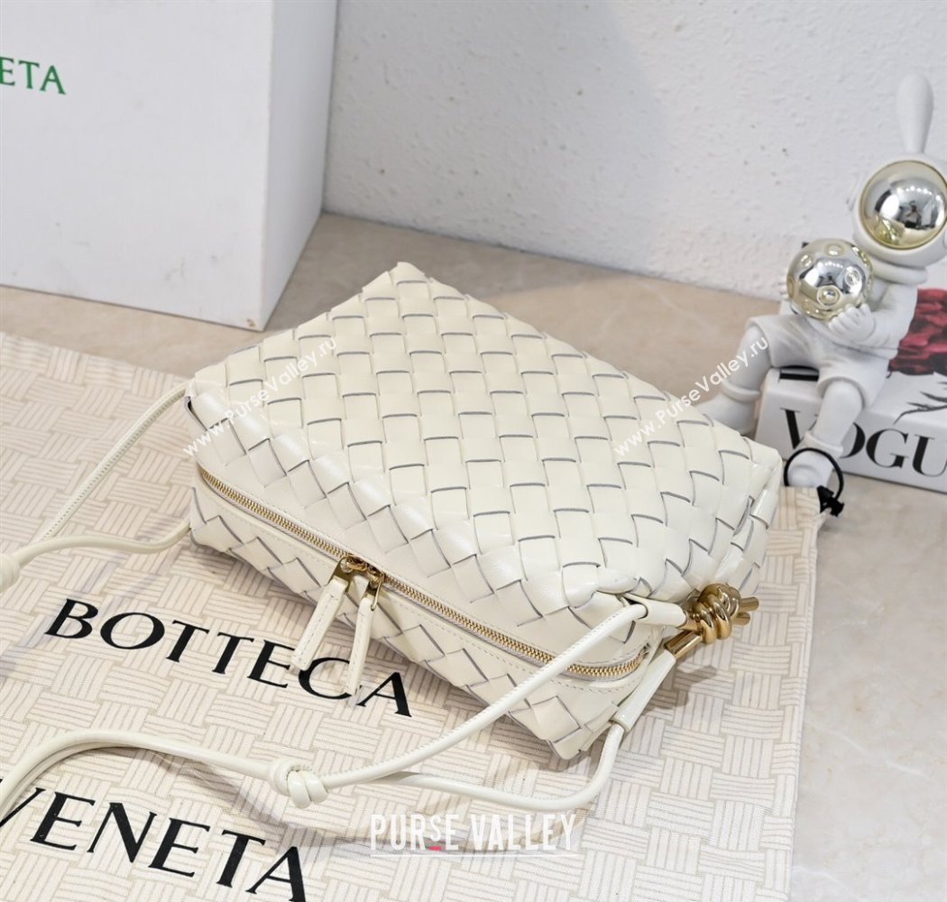 Bottega Veneta Loop Camera Bag in Intrecciato Leather White 2025 723548 (WT-250924040)