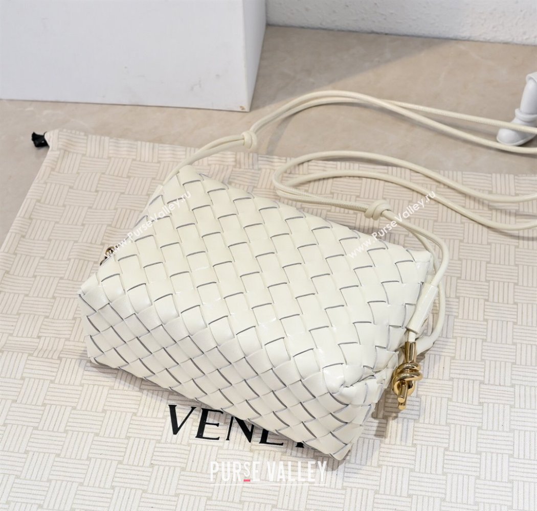 Bottega Veneta Loop Camera Bag in Intrecciato Leather White 2025 723548 (WT-250924040)
