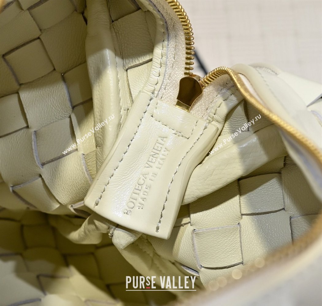 Bottega Veneta Loop Camera Bag in Intrecciato Leather White 2025 723548 (WT-250924040)