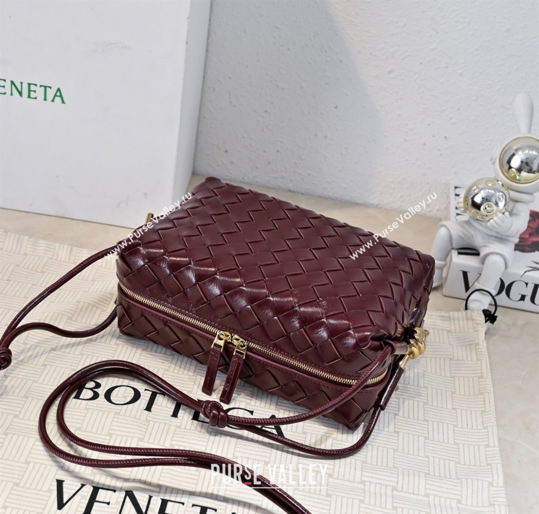 Bottega Veneta Loop Camera Bag in Intrecciato Leather Burgundy 2025 723548 (WT-250924041)