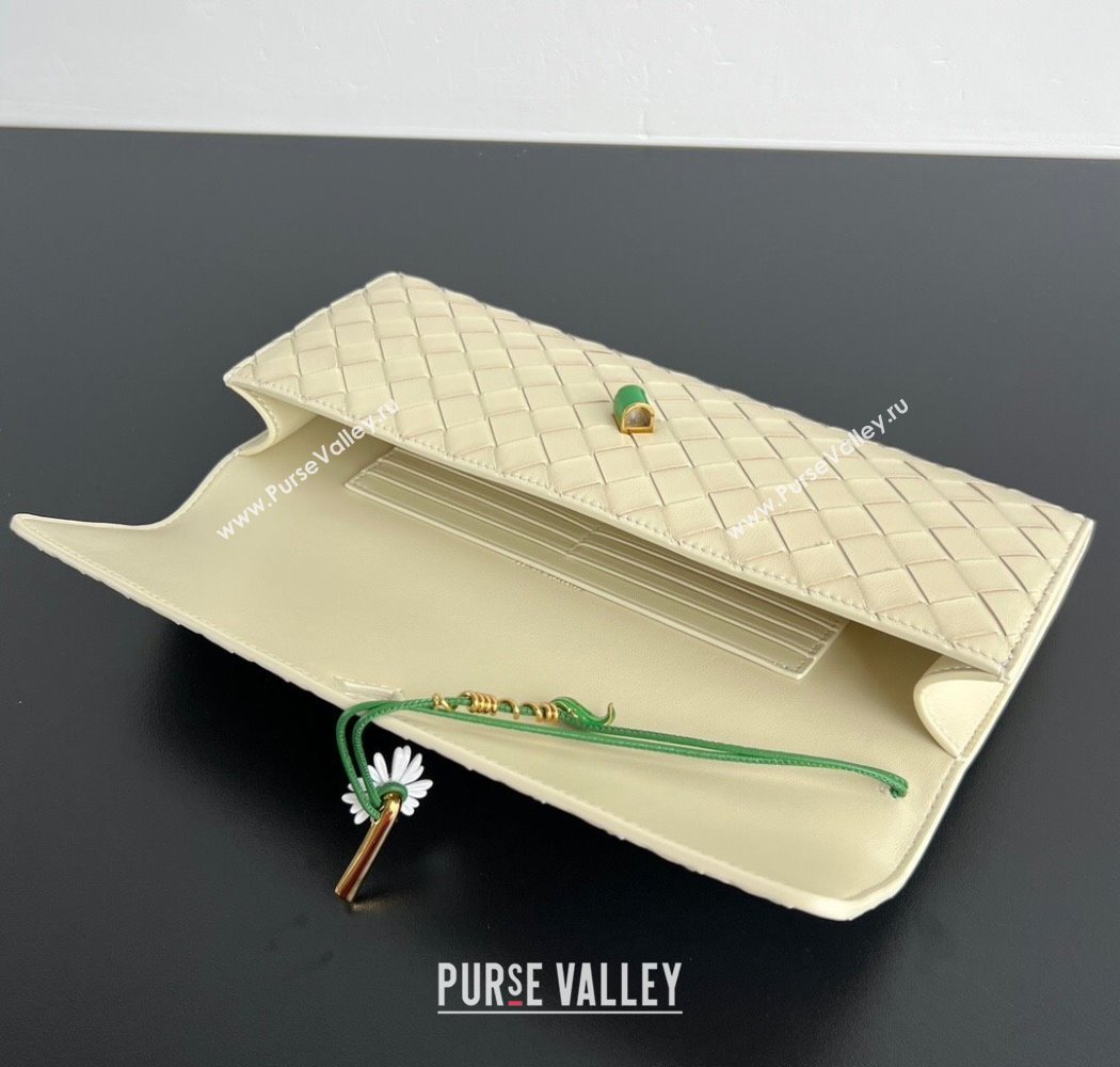 Bottega Veneta Andiamo Daisy Long Clutch Bag in Intrecciato Leather Sea Salt 2025 836810 (WT-250924024)