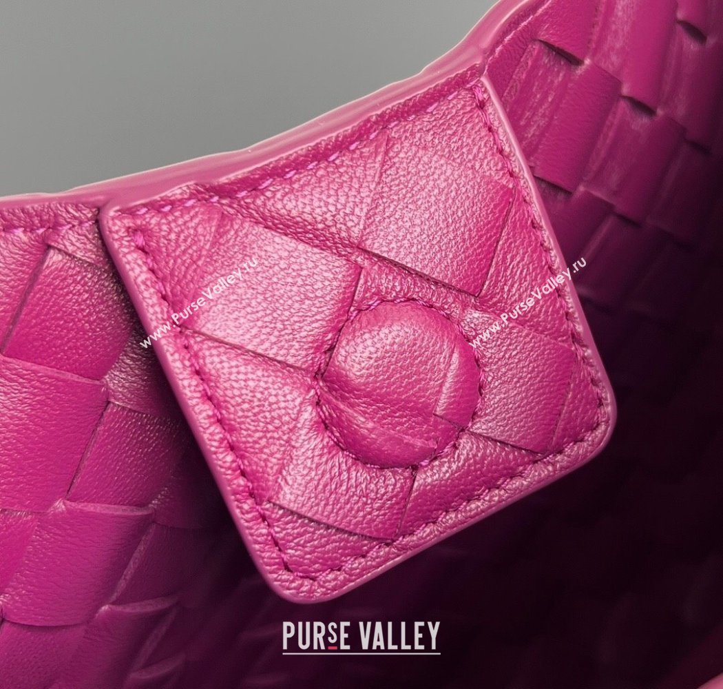 Bottega Veneta Campana Shoulder Bag in Intrecciato Leather Beetroot Purple 2025 844249 (WT-250924006)
