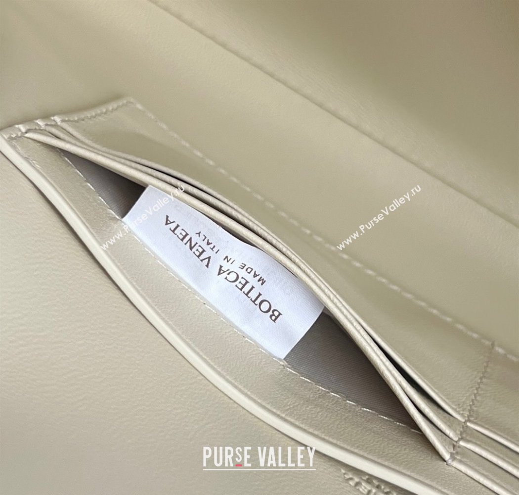 Bottega Veneta Andiamo Daisy Long Clutch Bag in Intrecciato Leather Sea Salt 2025 836810 (WT-250924024)