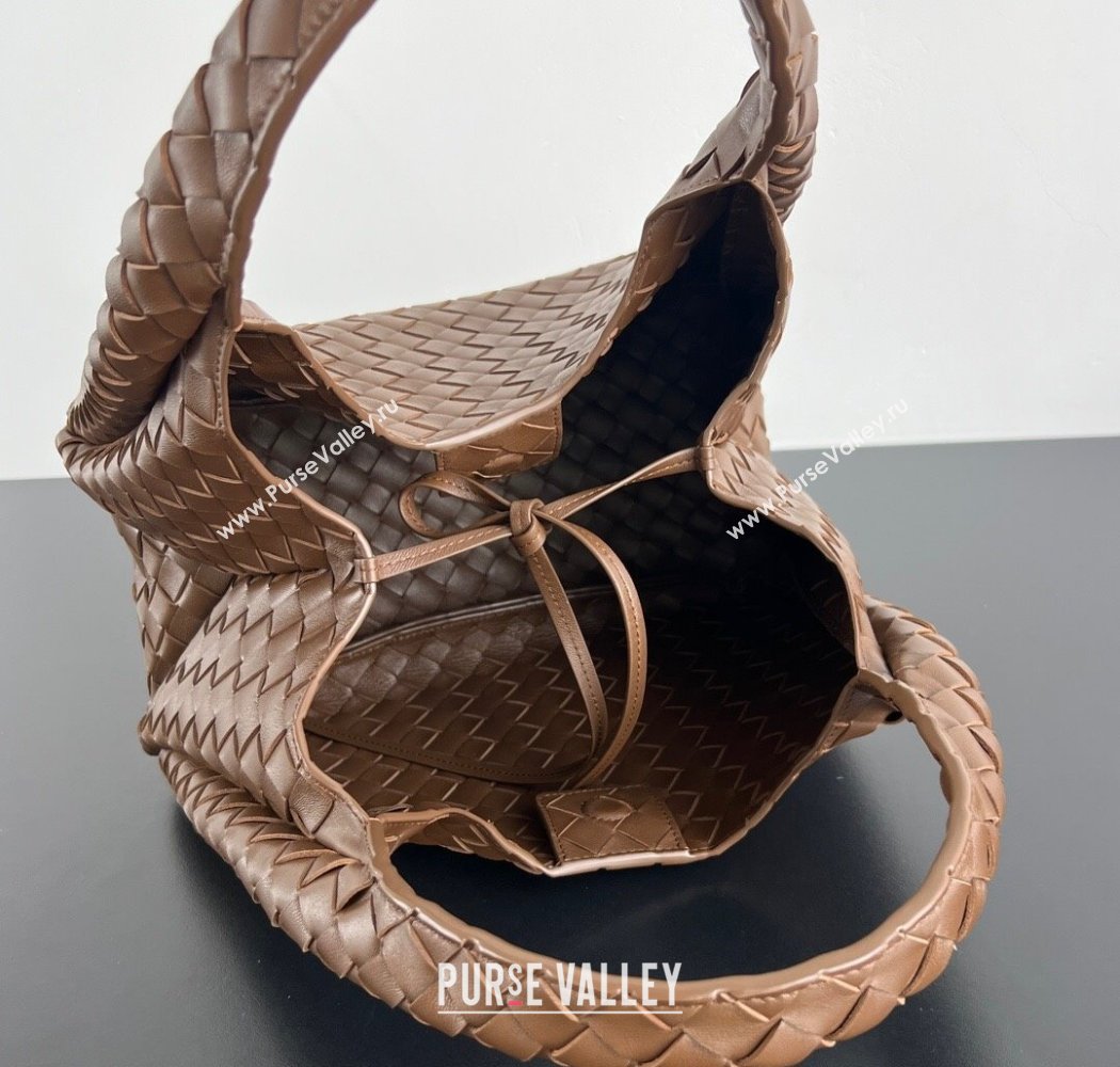 Bottega Veneta Campana Shoulder Bag in Intrecciato Leather Nocciola Brown 2025 844249 (WT-250924005)