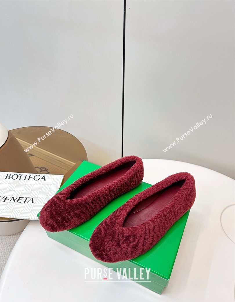 Bottega Veneta Rosa Ballerina Flat in Shearling Burgundy 2025 (MD-251027147)