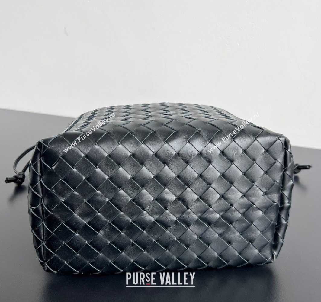 Bottega Veneta Mens Intrecciato Leather Biblioteca Bucket Bag Black 2025 836020 (WT-251119020)