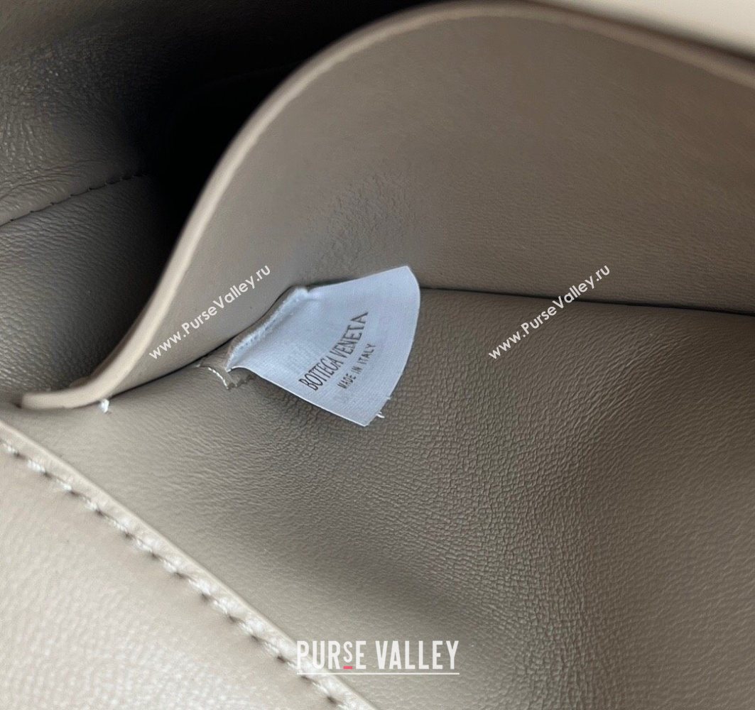 Bottega Veneta Knot Lock Cross-body Bag in Intrecciato Leather Light Beige 2025 817191 (WT-251119029)