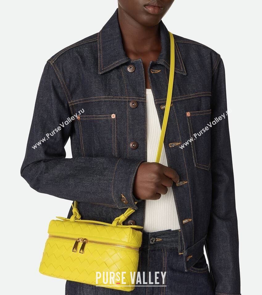 Bottega Veneta Bang Bang Vanity Case in Intrecciato Leather Sulfur Yellow 2025 789109 (WT-251119010)
