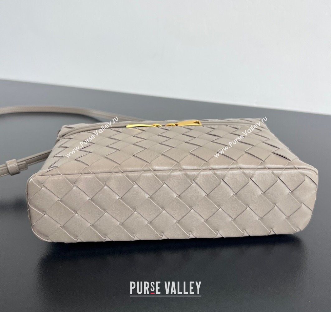 Bottega Veneta Bang Bang Vanity Case in Intrecciato Leather Pinecone Brown 2025 789109 (WT-251119012)