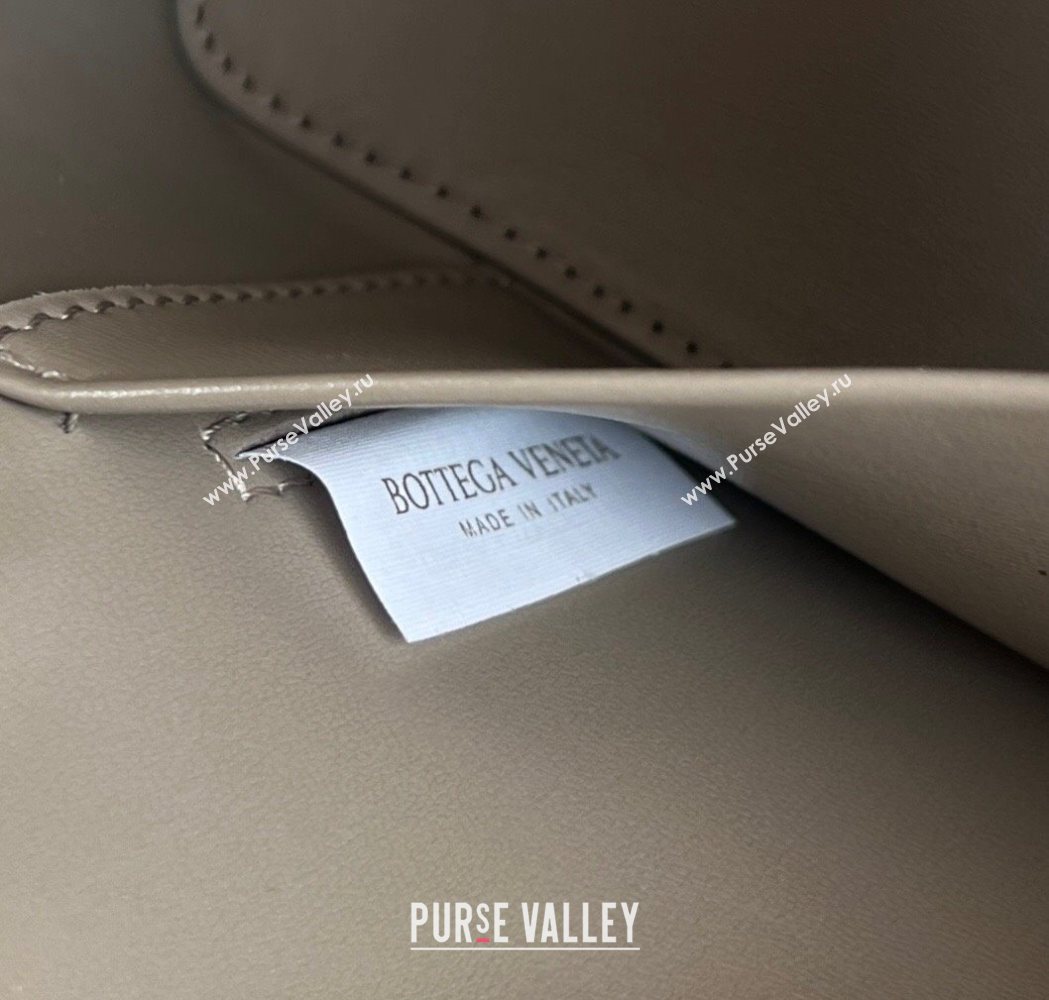 Bottega Veneta Bang Bang Vanity Case in Intrecciato Leather Pinecone Brown 2025 789109 (WT-251119012)