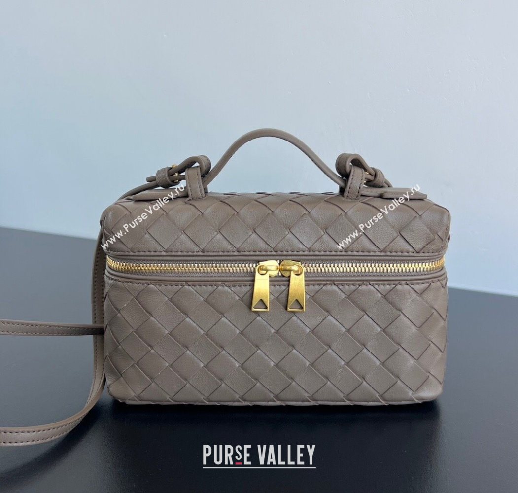 Bottega Veneta Bang Bang Vanity Case in Intrecciato Leather Limestone Grey 2025 789109 (WT-251119013)